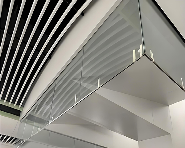 和硕玻璃和硕挡烟垂壁