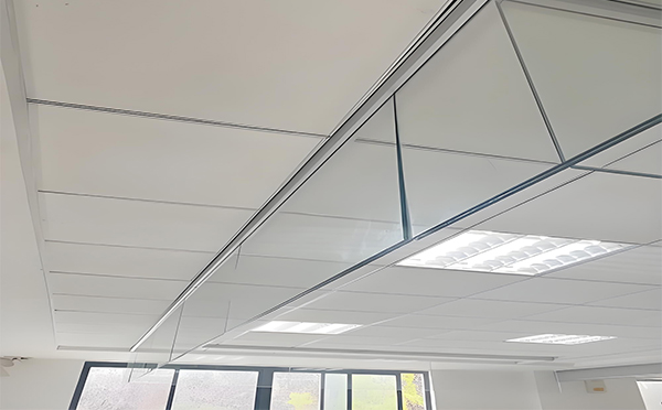 和硕玻璃挡烟垂壁