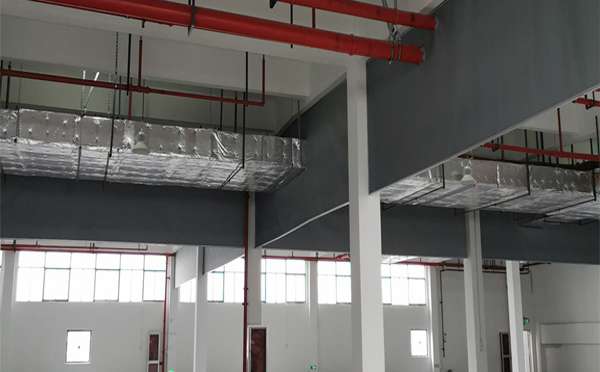 和硕挡烟垂壁定位误差控制在2‰以内