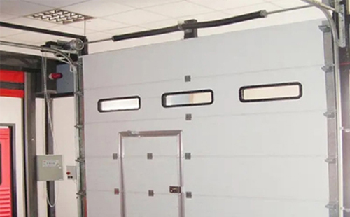 和硕工业提升门的安装方法