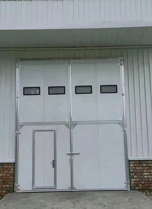 和硕工业门在设备装配车间出入口的实施记录